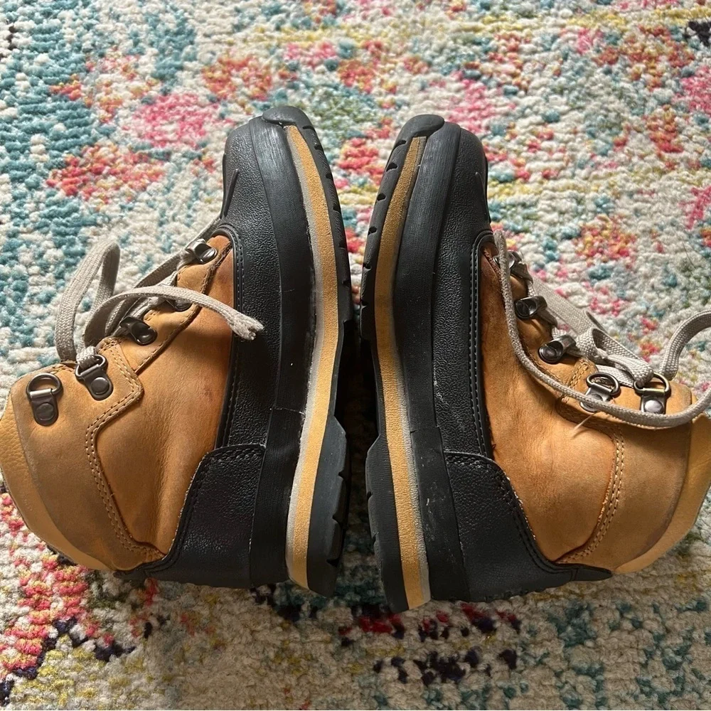 Timberland Unisex-Child Euro Hiker Shell Toe Fashion Boot Wheat Nubuck size 1